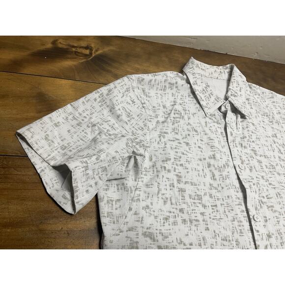 Lululemon Mens Large Shirt Airing Easy Short Sleeve White Gray Geometric - Picture 3 of 10